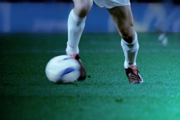 Le gambe di Zidane. Fotogramma da Zidane, un ritratto del XXI Secolo di Douglas Gordon e Philippe Parreno