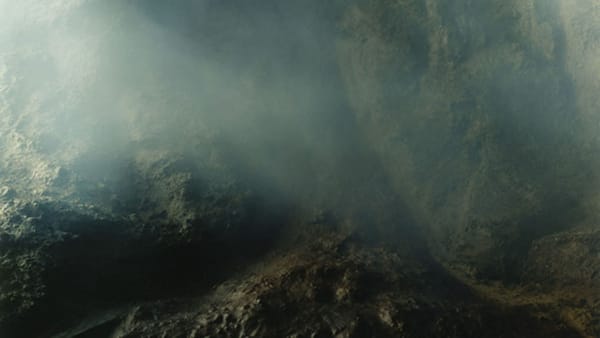 Fotografia di una frana in montagna.