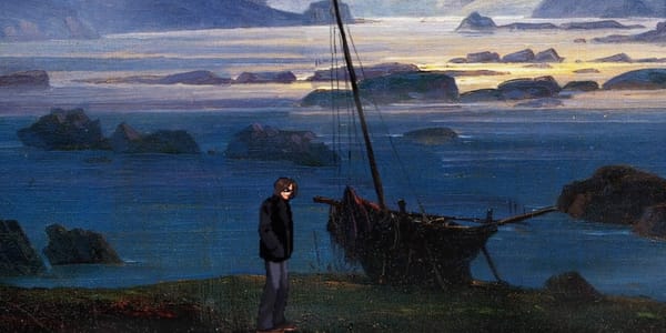 Un uomo sulla spiaggia all'alba, vicino a una barca a vela arenata.